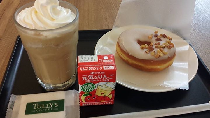 Tully's Coffee(タリーズコーヒー) ドリンク,ドーナツ ロイヤルミルクティshort、ダブルハニードーナツ、キッズりんごジュース