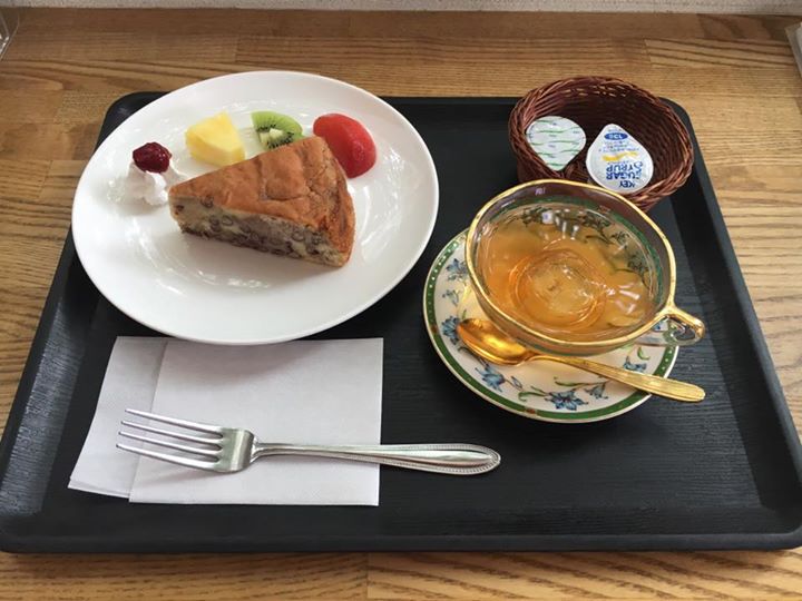 柿の木カフェ パーシモン&nbsp;ケーキ・タルト,ドリンク&nbsp;あずきケーキ&アイスティーのケーキセット