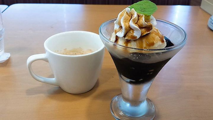 ガスト&nbsp;アイス・ジェラート,ゼリー・蒟蒻・寒天&nbsp;黒糖ゼリー バニラアイス添え