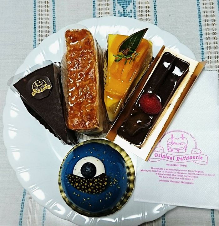 テロワール オペラ ケーキ・タルト ベリーソースのケーキ、チョコレートケーキ他