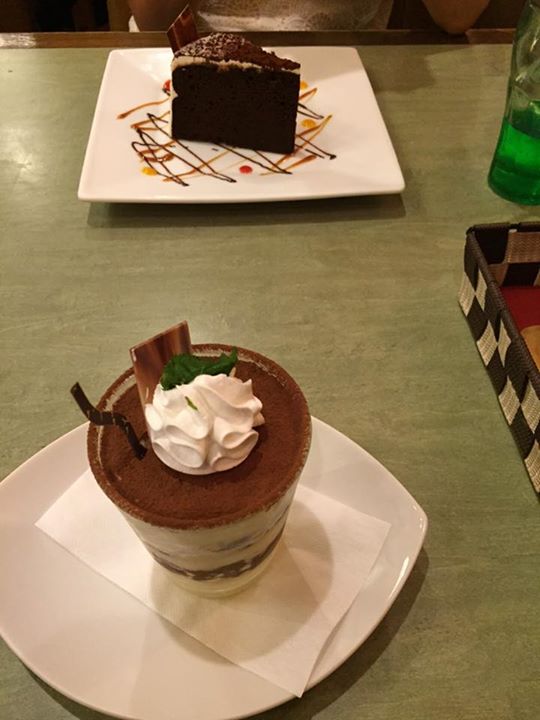 ピッツェリア(Pizzeria) ケーキ・タルト ティラミス、チョコレートケーキ