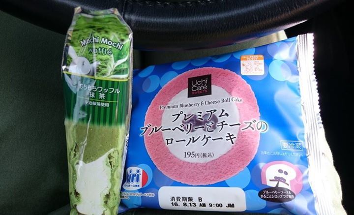 ローソン(LAWSON) ケーキ・タルト,ワッフル プレミアム ブルーベリーとチーズ ロールケーキ、もちもちワッフル 抹茶