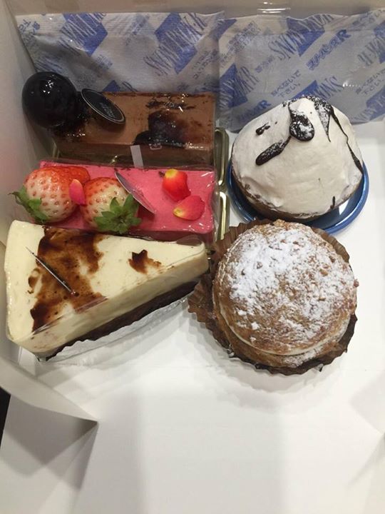 ホタペストリー ケーキ・タルト,シュークリーム シュークリーム、イチゴやチョコレートのケーキ他