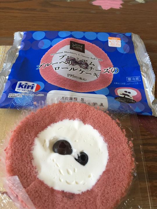 ローソン（LAWSON）&nbsp;ケーキ・タルト&nbsp;プレミアム ブルーベリーとチーズのロールケーキ