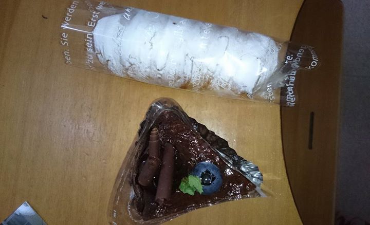 穂の香（ホノカ）&nbsp;パン,ケーキ・タルト&nbsp;コルネ、ブルーベリーのチョコレートケーキ