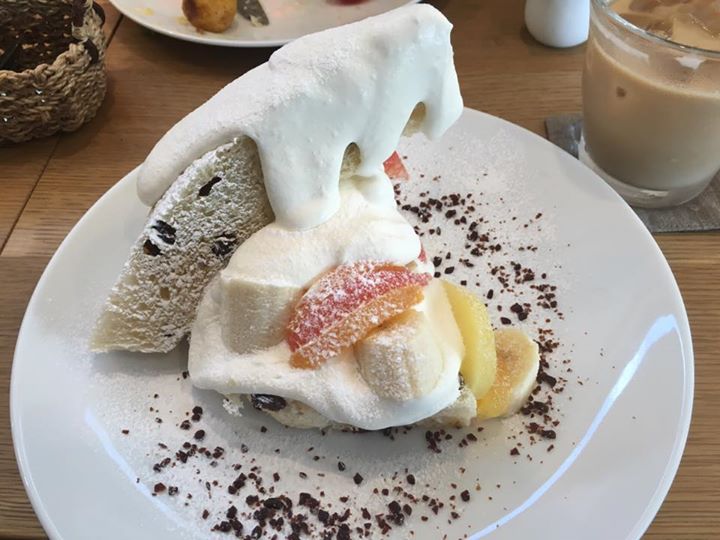 ブーランジェリー パンポルカ アベック カフェ パン フルーツサンド