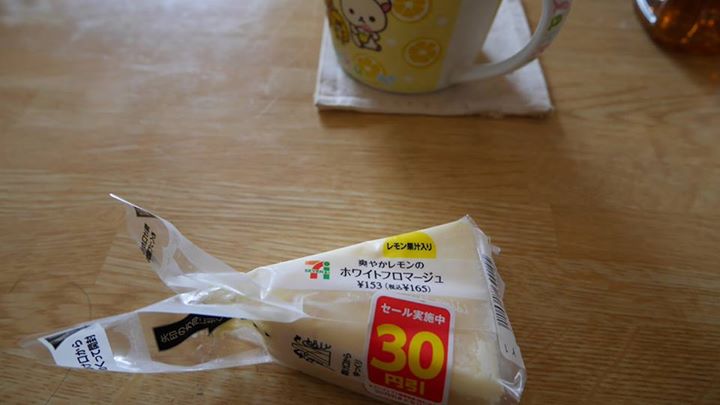セブンイレブン&nbsp;ケーキ・タルト&nbsp;爽やかレモンのホワイトフロマージュ