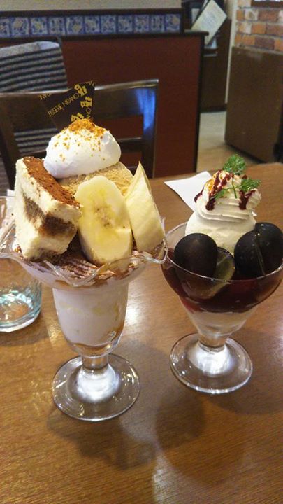 パティスリーヒラノ（cafe HIRANO）&nbsp;パフェ・サンデー&nbsp;限定ティラミスパフェ、ぶどうのパフェ