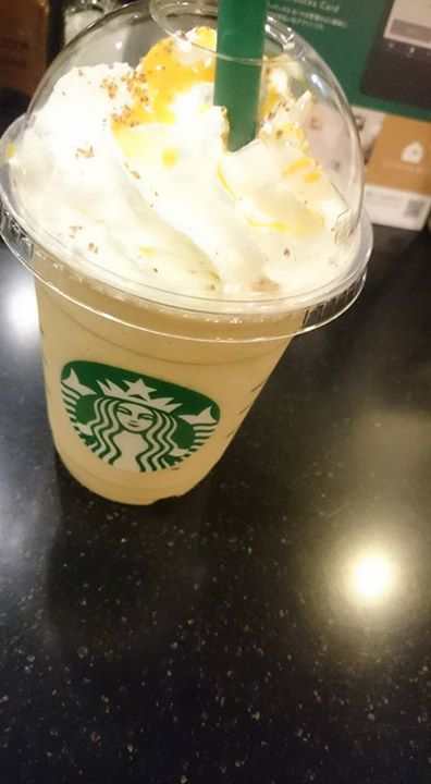 スターバックス コーヒー ジャパン（Starbucks Coffee Japan）&nbsp;ドリンク&nbsp;ゴールデンメイプルフラペチーノ with キャンディ ウォルナッツ ロースト追加