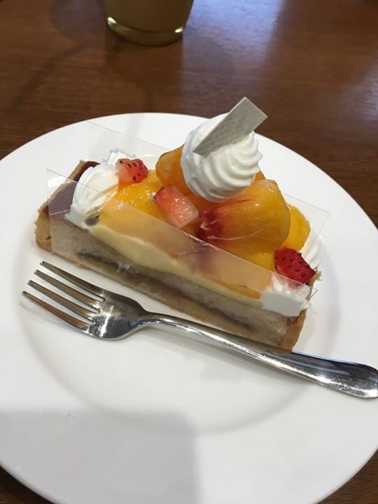 パティスリーヒラノ(cafe HIRANO) ケーキ・タルト 黄金桃のタルト、抹茶と小豆のケーキ
