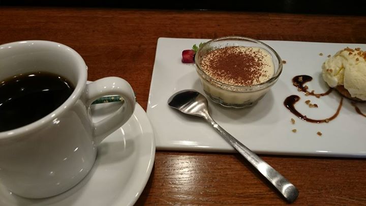 鉄板焼Dining 銀座ハンバーグ アイス・ジェラート,ケーキ・タルト 本日のデザート(バニラアイスとミニティラミス)