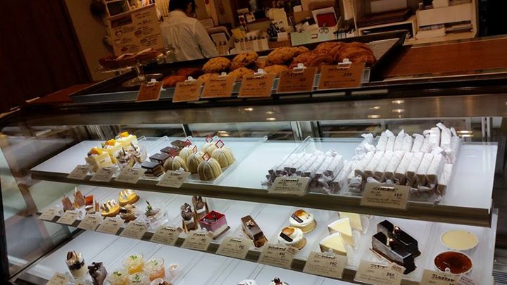 パティスリー・ヴァールマタン(patisserie VAR MATIN) ケーキ・タルト,プリン ケーキセット(マンゴーショートケーキ、ナッツのケーキ、プリン)