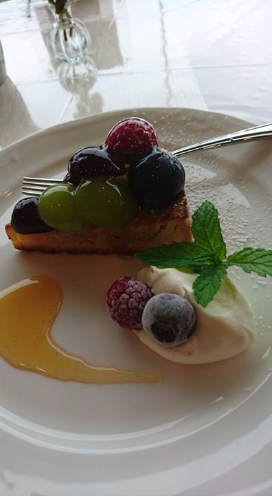 カフェぴろきち&nbsp;ケーキ・タルト&nbsp;ブドウのタルト