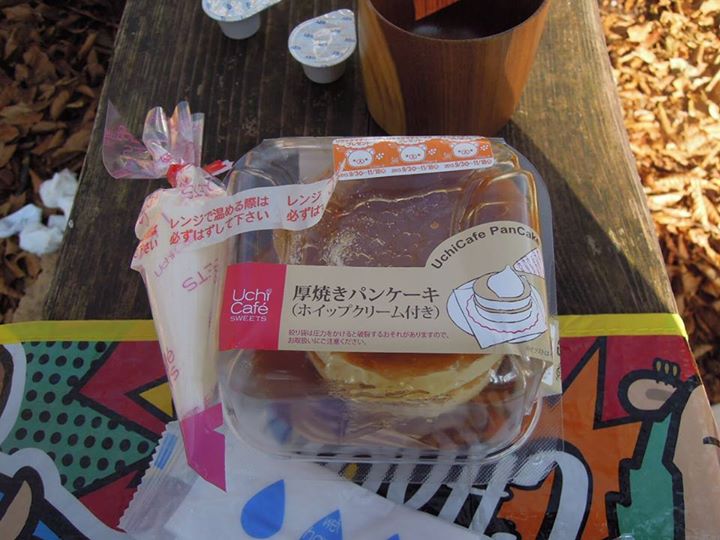 ローソン（LAWSON）&nbsp;パンケーキ&nbsp;Uchi Cafe 厚焼きパンケーキ（ホイップクリーム付き）