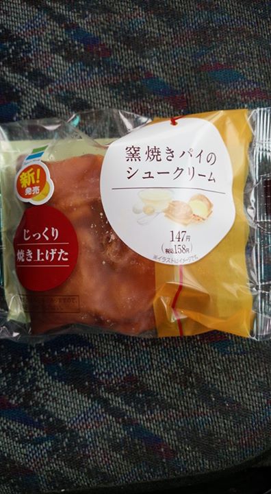 ファミリーマート（FamilyMart）&nbsp;シュークリーム,ケーキ・タルト&nbsp;窯焼きパイのシュークリーム、ダブルフロマージュ[ベイクド&レアチーズ]
