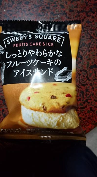 ファミリーマート（FamilyMart）&nbsp;ケーキ・タルト&nbsp;しっとりやわらかなフルーツケーキのアイスサンド
