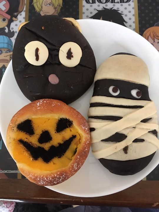 イオン&nbsp;パン,ドリンク&nbsp;ハロウィン仕様のパン、スタバのフラペチーノ