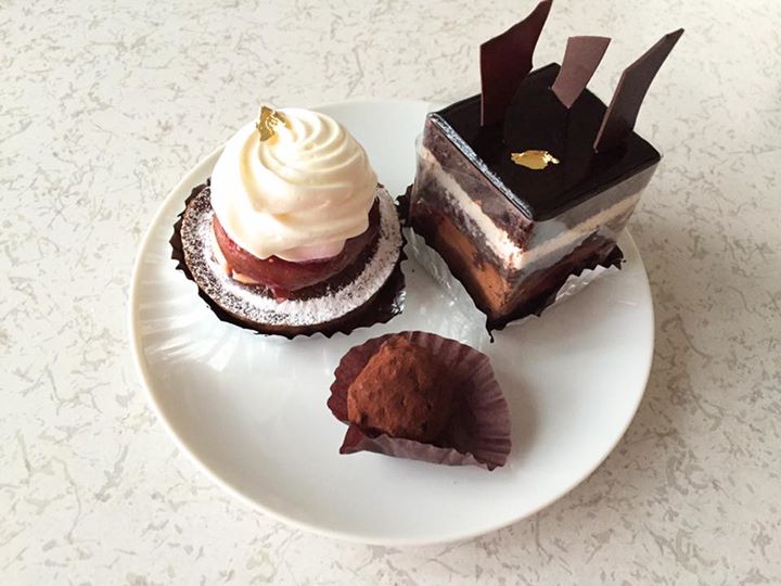 KEINOSHIN(ケイノシン) ケーキ・タルト,チョコレート レーズン入りのトリュフ、チョコレートケーキ他