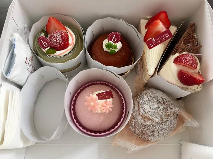 PATISSERIE blossom(パティスリー ブロッサム) ケーキ・タルト,シュークリーム ピスタチオムースのケーキ、いちごショート、シュークリーム他