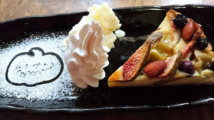Cafe風和（フウワ）&nbsp;ケーキ・タルト&nbsp;木の実のクラフティタルト