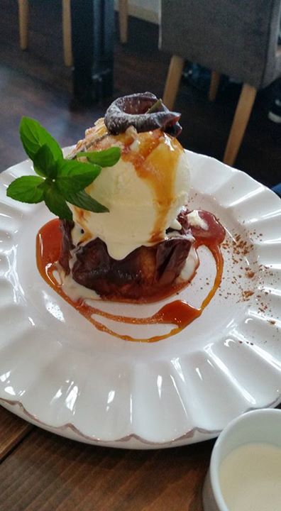 春陽（ハルヒ）&nbsp;ケーキ・タルト,その他スイーツ&nbsp;まんまる紅玉の焼きりんご、さつまいものタルト、キャラメル&チョコレートのロールケーキ