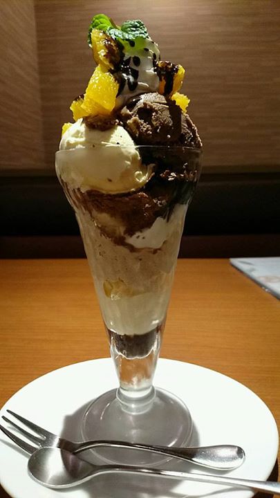 デニーズ(Denny’s) パフェ・サンデー ショコラナッツのザ・サンデー