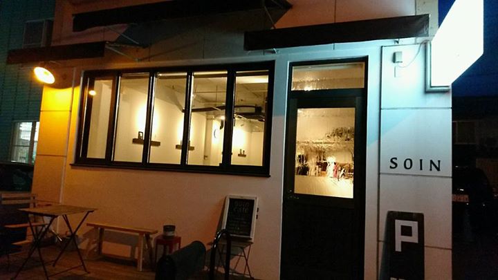 soin cafe(ソワンカフェ) ケーキ・タルト,ドリンク 柿と黒ごまのバター&卵不使用ケーキ、キャラメルラテSサイズ