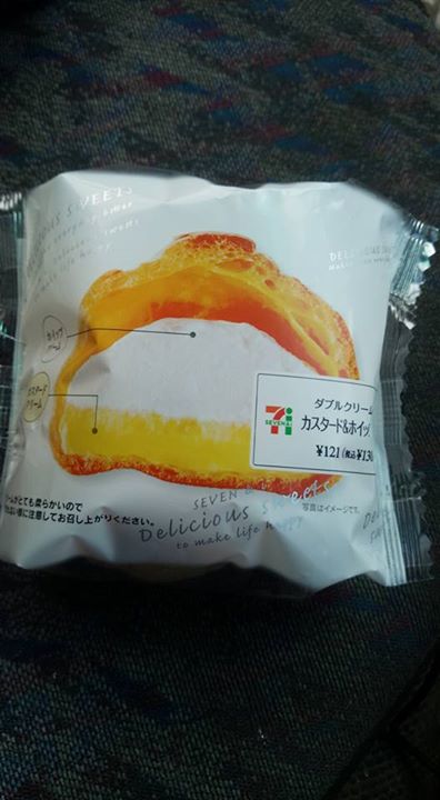 セブンイレブン&nbsp;シュークリーム,お菓子,ケーキ・タルト&nbsp;ダブルクリーム カスタード＆ホイップ、あげぽよ、ベイク クリーミーチーズ、苺ソースのミニかまくら