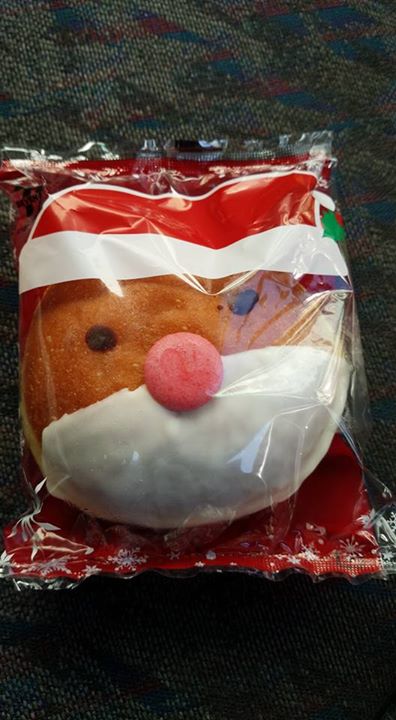 セブンイレブン&nbsp;ドーナツ,その他スイーツ&nbsp;サンタドーナツ(ホイップクリーム入り)、ふんわりぺこちゃん ミルキーキャラメルクリーム