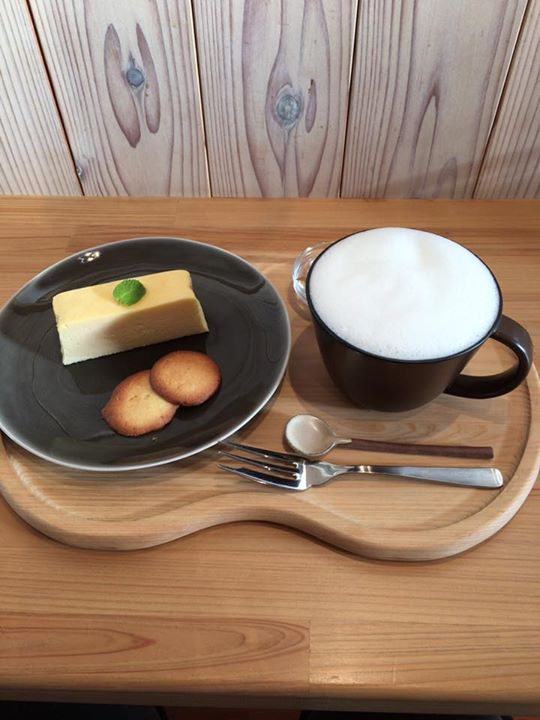cafe ELF（カフェエルフ）&nbsp;ケーキ・タルト,ドリンク&nbsp;チーズケーキとカフェオレ