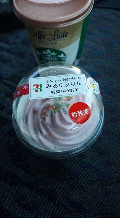 セブンイレブン&nbsp;プリン&nbsp;ふんわ～り♪苺クリーム みるくぷりん