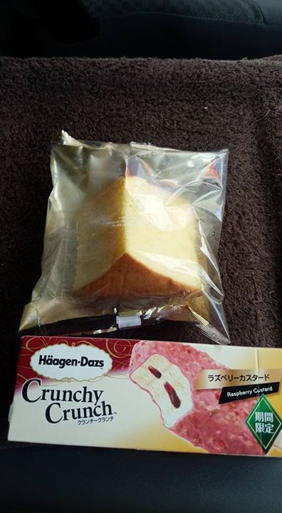 セブンイレブン&nbsp;ケーキ・タルト,アイス・ジェラート&nbsp;ふんわりシフォン、ハーゲンダッツ ラズベリーカスタード