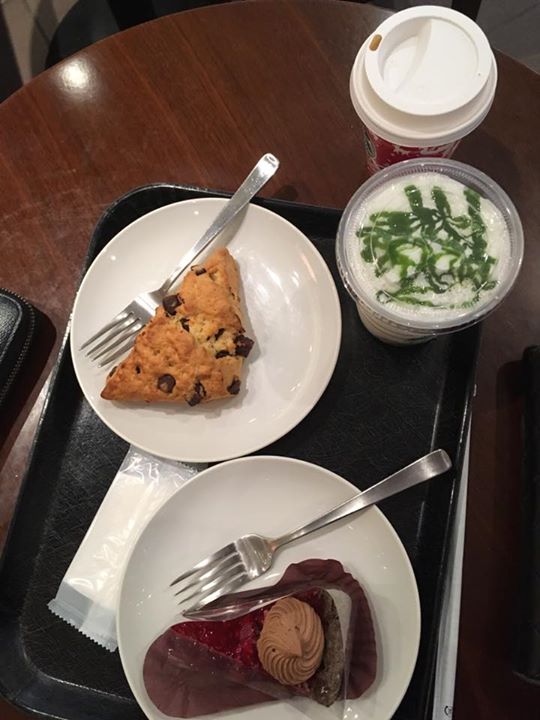 スターバックス コーヒー ジャパン(Starbucks Coffee Japan) スコーン,パイ,ドリンク チョコレートチャンクスコーン、ラズベリーチョコレートパイ、抹茶ホワイトチョコレートフラペチーノ