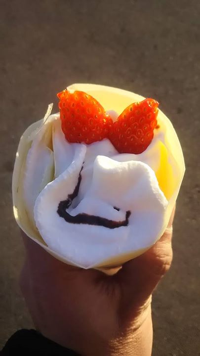 みらくれーぷ(Miracrepe) クレープ ストロベリー生クリームチョコレート他