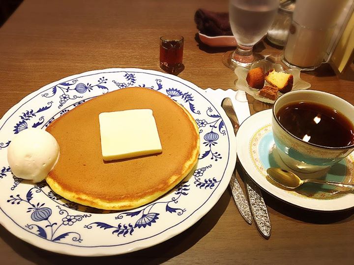 菓子と珈琲 ラランスルール ホットケーキ ホイップクリーム添え ホットケーキ