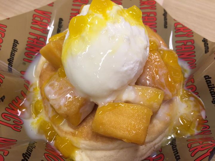 スシロー&nbsp;パンケーキ&nbsp;たっぷりマンゴーのふわとろパンケーキ