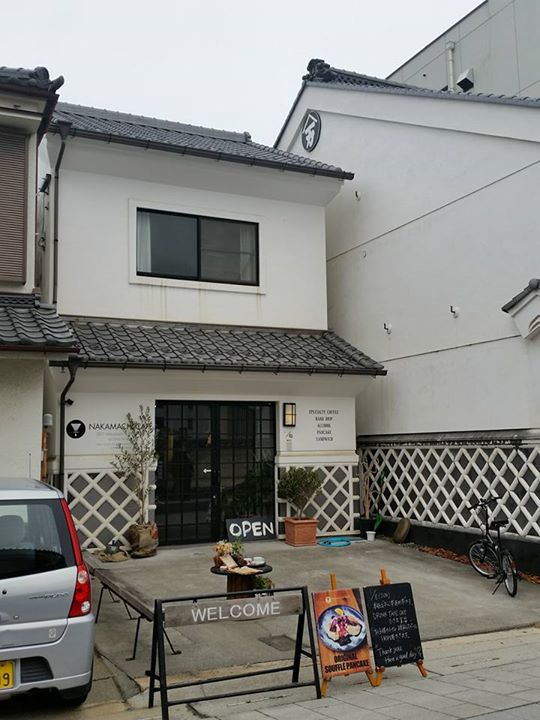 NAKAMACHI CAFE（ナカマチカフェ）&nbsp;パンケーキ,ドリンク&nbsp;カスタードパンケーキ、チャイティラテ