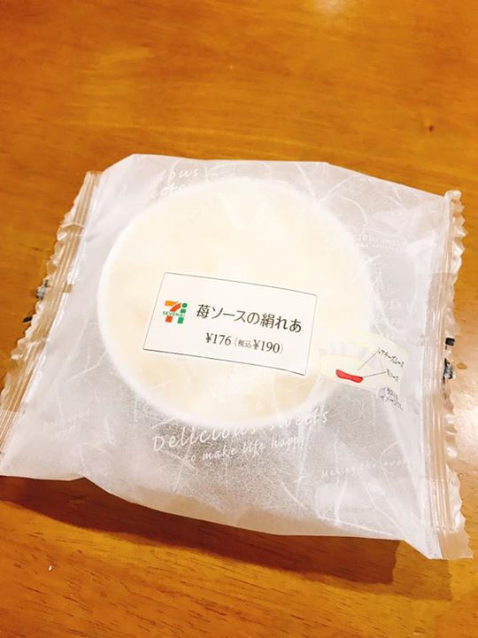 セブンイレブン&nbsp;ケーキ・タルト&nbsp;苺ソースの絹れあ