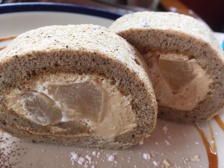 CAFE VOLTA(カフェ ヴォルタ) ケーキ・タルト ビターキャラメルロールケーキ、バナナシナモンチーズケーキ