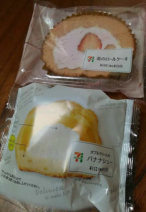 セブンイレブン&nbsp;ケーキ・タルト,シュークリーム&nbsp;苺のロールケーキとダブルクリームのバナナシュー