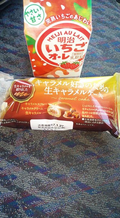 セブンイレブン&nbsp;ケーキ・タルト,ドリンク&nbsp;キャラメル好きのための
生キャラメルケーキ、いちごオ・レ