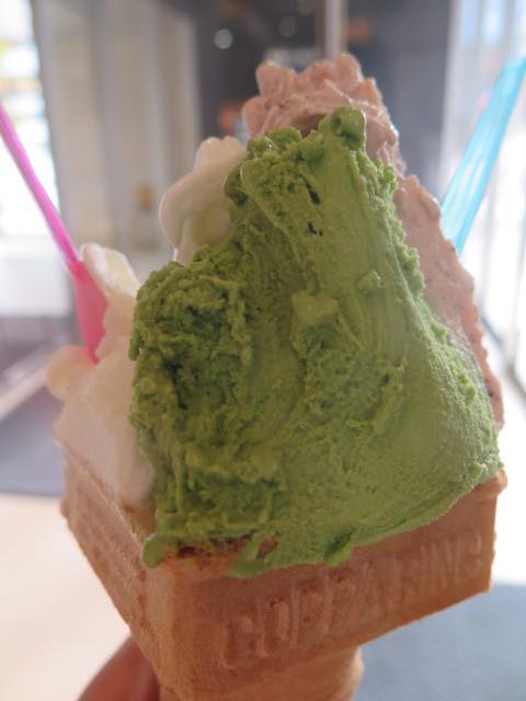 なないろキッチン&nbsp;アイス・ジェラート&nbsp;利休、小布施ミルク、チョコチップ入りのチョコレートのジェラート