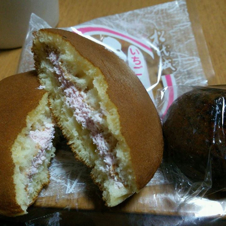 蔦屋本店(ツタヤホンテン) どら焼き,おまんじゅう 苺のどら焼き、大名のおこびれ