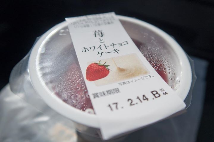 セブンイレブン&nbsp;ケーキ・タルト&nbsp;苺とホワイトチョコケーキ