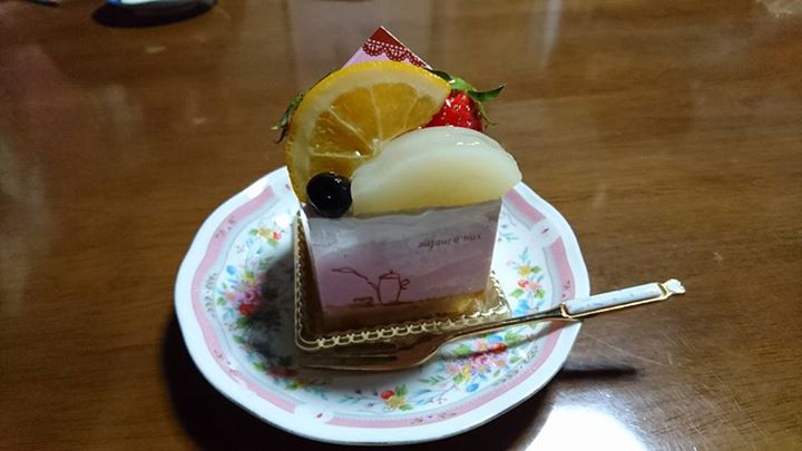 ラ・パレット(La Palette) ケーキ・タルト カシスクリームのケーキ、モンブラン他
