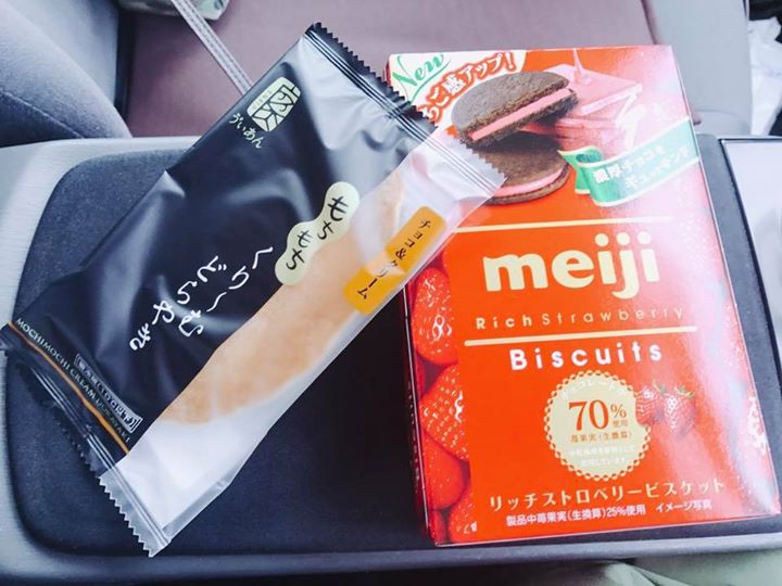 ローソン(LAWSON) どら焼き,ビスケット もちもちくりーむどらやき、Meiji リッチストロベリービスケット