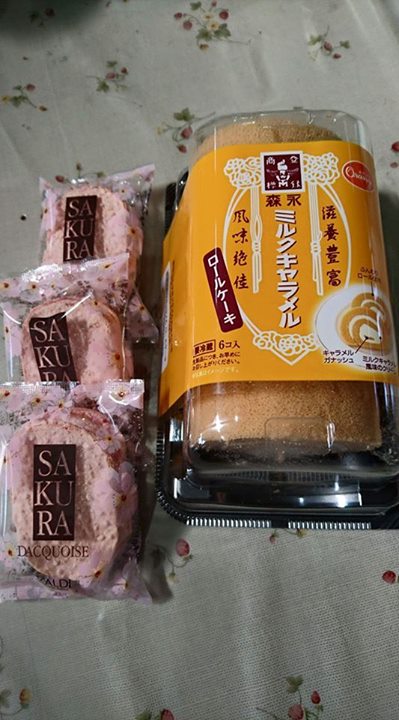 Ario(アリオ) ケーキ・タルト,焼菓子 森永ミルクキャラメルロールケーキ、サクラダックワーズ
