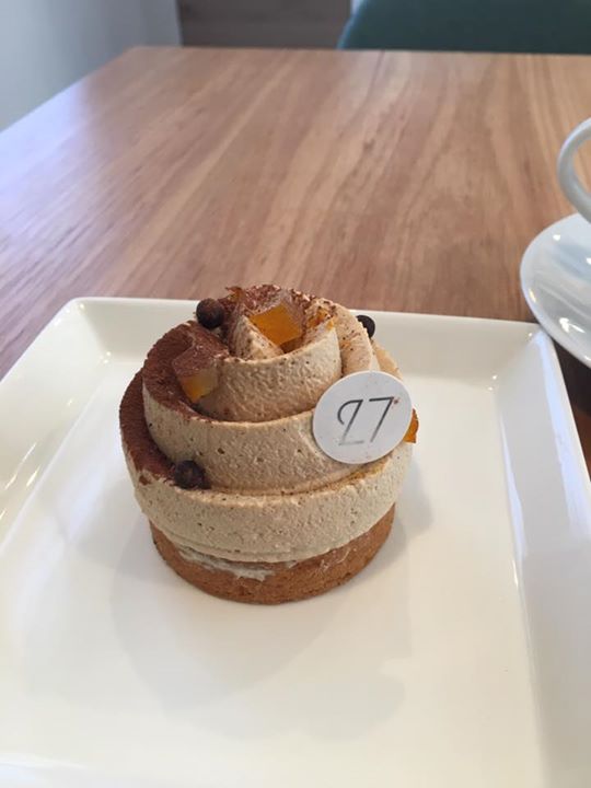 パティスリー27(ヴァンセット) ケーキ・タルト チョコのムースとコーヒーのクリームのケーキ