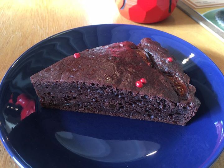 BOOKS&CAFE NABO(ネイボ) パン,ケーキ・タルト プルーンと黒いちぢくのブラウニー、クリームパン他