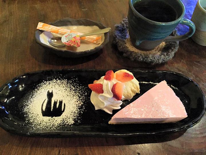 Cafe風和(フウワ) ケーキ・タルト ストロベリーレアチーズと紅茶のセット